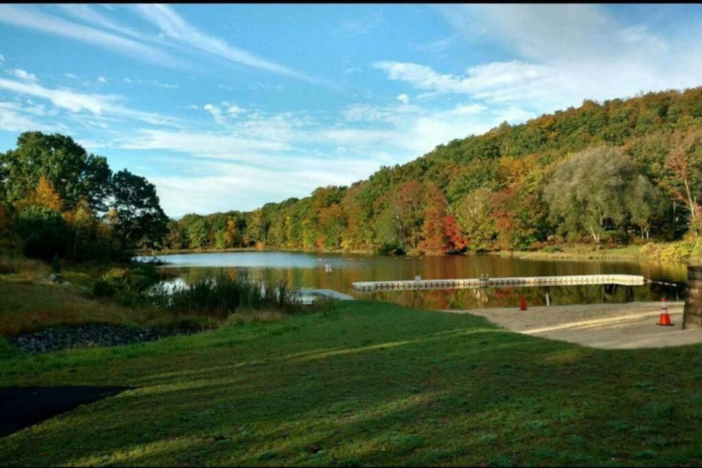 *Amenity-Filled Waterfront Oasis @Saw Creek Estates Near Waterfalls And Hiking* 이스트스트로즈버그 외부 사진