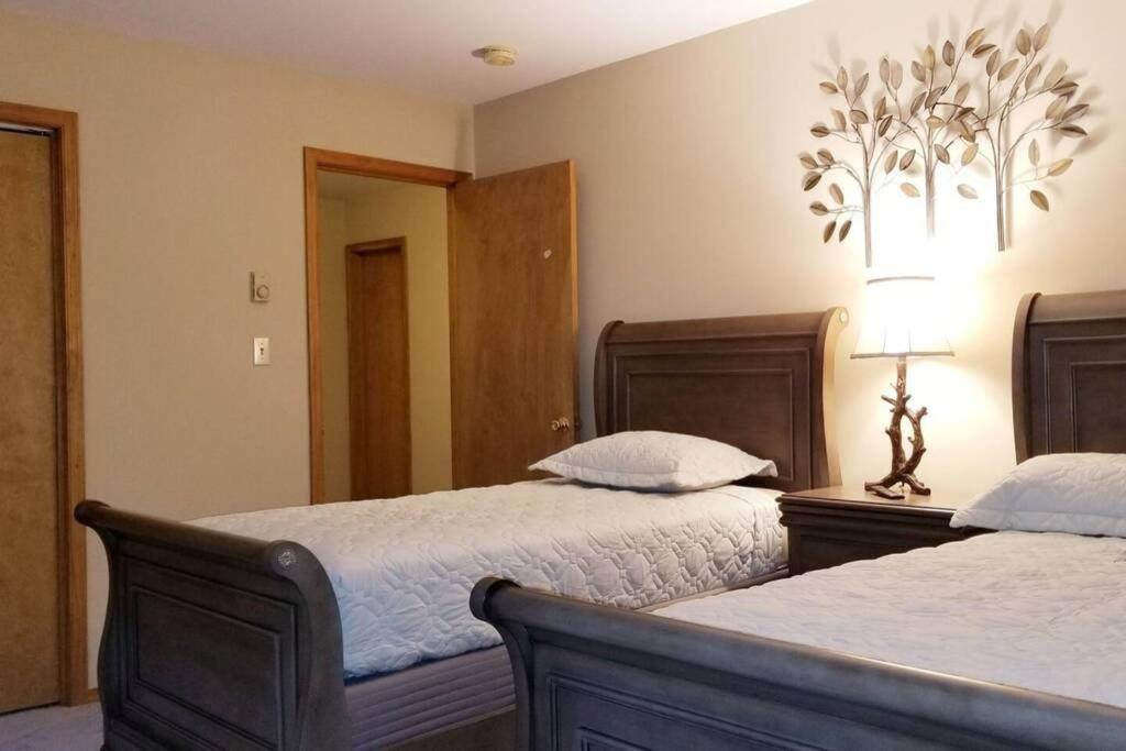 *Amenity-Filled Waterfront Oasis @Saw Creek Estates Near Waterfalls And Hiking* 이스트스트로즈버그 외부 사진